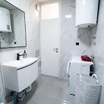 Luxury In Peaceful Split Neighborhood Apartment *