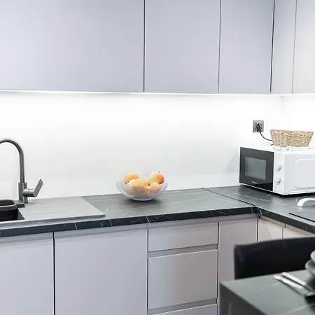 Luxury In Peaceful Split Neighborhood Apartment