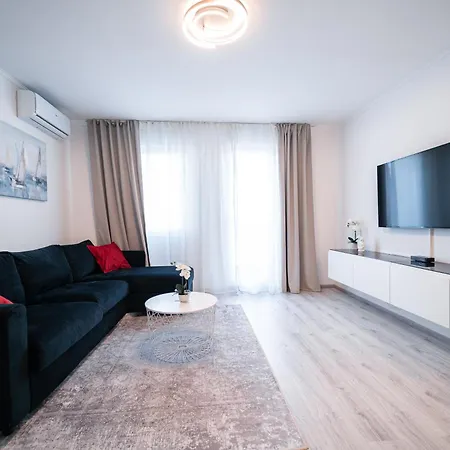 Luxury In Peaceful Split Neighborhood Apartment *
