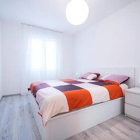 アパート Luxury In Peaceful Split Neighborhood *