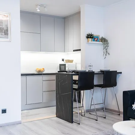 Luxury In Peaceful Split Neighborhood