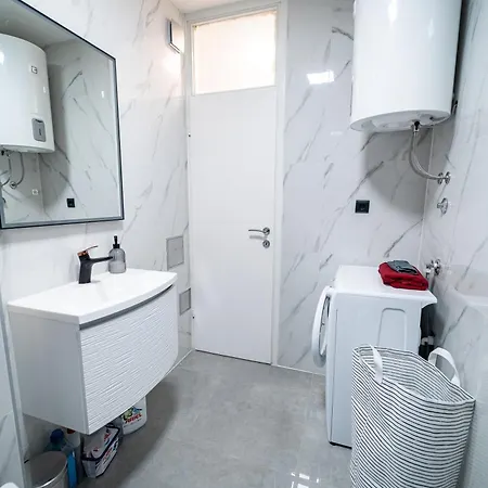 Luxury In Peaceful Split Neighborhood Appartement *