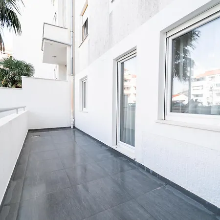 アパート Luxury In Peaceful Split Neighborhood