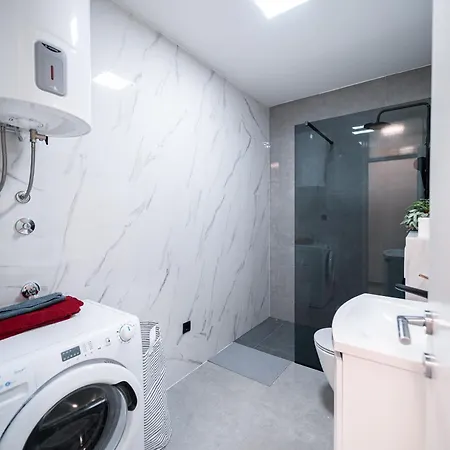 アパート Luxury In Peaceful Split Neighborhood *